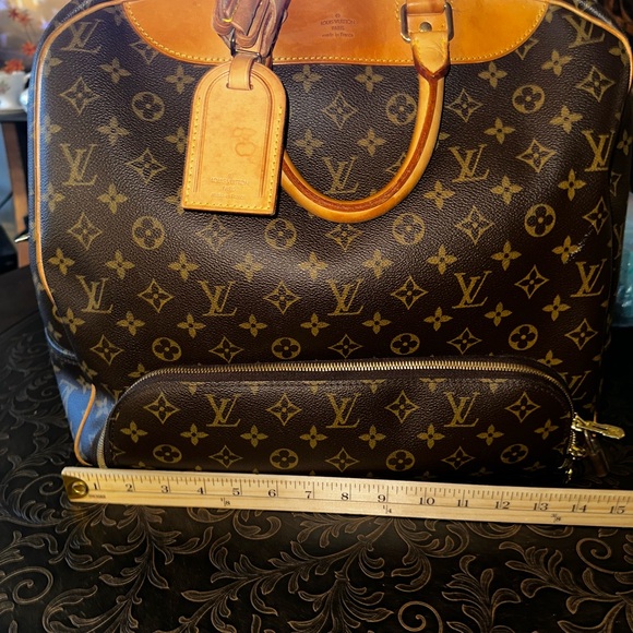 Louis Vuitton Monogram Evasion - Picture 1 of 16